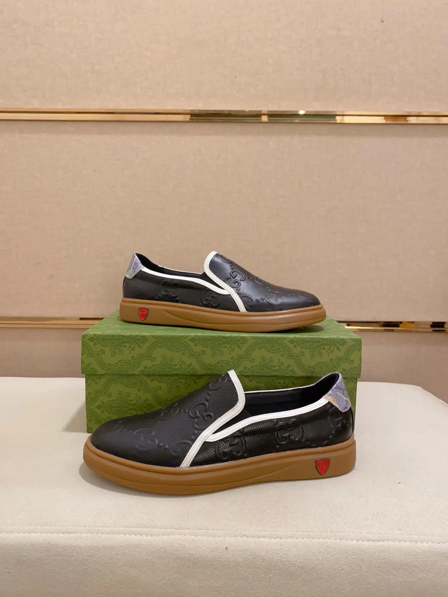 Men's clothing and shoes💰 440💰🇮🇹🇮🇹GUCCI (Gucci) top 🔍🔍 spring and summer models are on sale at the same time, the upper 🇮🇹 imported Italian first-layer cowhide, fully imported sheepskin lining 💪💪, completely 1⃣️compared 1⃣️Reproduction🇮🇹💪💪, ⚠Sole: The original sole is specially provided by the original factory, the exclusive movable molded sole is super comfortable, ⚠Original factory follow-up goods, 🔍🔍high quality, you can enter and leave the counter at will, welcome to compare⚠. Code number:38-44